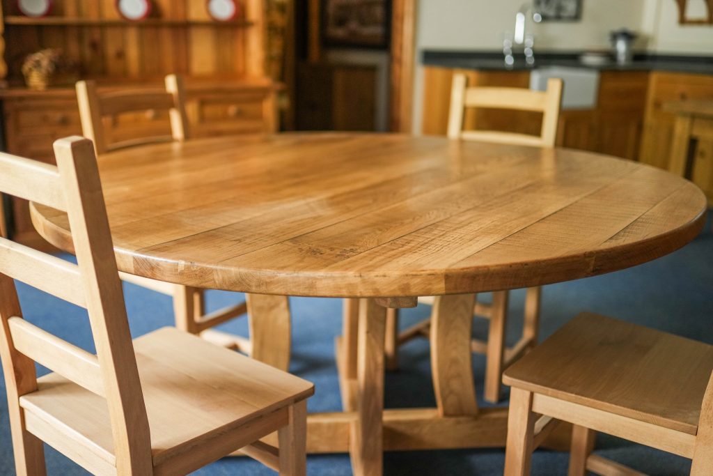 OAK ROUND DINING TABLE